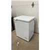 Image 2 : Danby Chest Freezer with Wire Basket and Power Cord 25 × 21 × 33