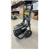 Image 6 : Brute by Briggs and Stratton 2700 PSI 2.3 GPM Pressure Washer with Spray Tips and Wand