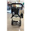Image 7 : Brute by Briggs and Stratton 2700 PSI 2.3 GPM Pressure Washer with Spray Tips and Wand