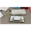 Image 17 : Singer Mod. 700 Home Knitter, with Manuals, Yarn, Sewing Handle, and Accessories