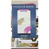 Image 8 : Singer Mod. 700 Home Knitter, with Manuals, Yarn, Sewing Handle, and Accessories