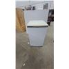 Image 1 : GoldStar GR-151SPF Refrigerator, 117V, 60Hz, 1.2A, R134a Refrigerant, 33”×19”×21”