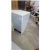 Image 3 : GoldStar GR-151SPF Refrigerator, 117V, 60Hz, 1.2A, R134a Refrigerant, 33”×19”×21”