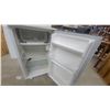 Image 5 : GoldStar GR-151SPF Refrigerator, 117V, 60Hz, 1.2A, R134a Refrigerant, 33”×19”×21”