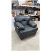 Image 1 : Black Leather/Leather Style Armchair