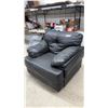 Image 3 : Black Leather/Leather Style Armchair