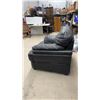 Image 4 : Black Leather/Leather Style Armchair