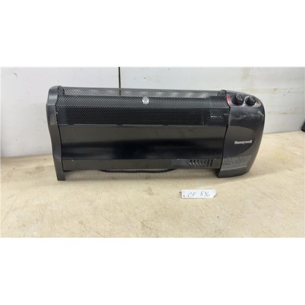 Honeywell HZ-617C 1500W Quick Heat Electric Baseboard-Style Space Heater