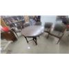 Image 1 : Vintage Round Expandable Wood Dining Table with 5 Upholstered Armchairs