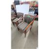 Image 5 : Vintage Round Expandable Wood Dining Table with 5 Upholstered Armchairs