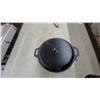 Image 2 : Vintage Wagner Ware No. 8 Cast Iron Dutch Oven with Self-Basting Lid and Brass Vent