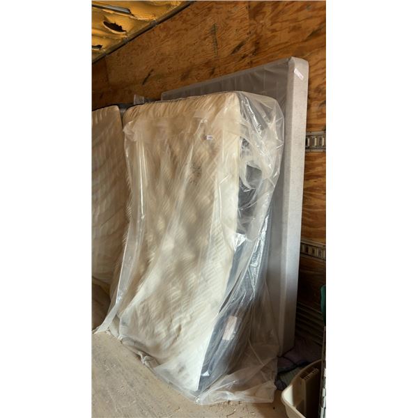 Queen Mattress and Boxspring