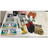 Image 1 : 4 Pairs of Gardening Gloves, Cordless Phone, Manitoba License Plates, PowerShot Stapler