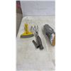 Image 8 : 4 Pairs of Gardening Gloves, Cordless Phone, Manitoba License Plates, PowerShot Stapler