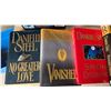 Image 4 : 5 Danielle Steel Novels, 2 × 1000-Piece Puzzles, and 1 × 500-Piece Puzzle