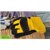 Image 2 : 2 Pair Lined Gloves and 3 Pair Leather Pile Gloves, Large