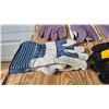 Image 3 : 2 Pair Lined Gloves and 3 Pair Leather Pile Gloves, Large