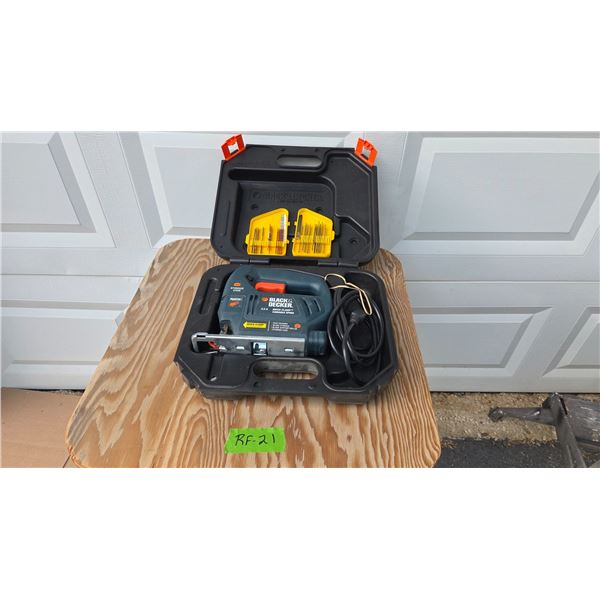 Black and Decker 3.5 Amp Jig Saw with 20 Blades