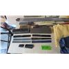 Image 5 : 25-Piece Barber Set: Barbicide Jar, Straight Blades, Sharpeners, and Manual