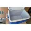 Image 3 : Rubbermaid 48-Quart Ice Chest 958J and Coleman 16-Quart Cooler