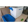 Image 6 : Rubbermaid 48-Quart Ice Chest 958J and Coleman 16-Quart Cooler