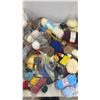 Image 4 : Large Lot of Assorted Yarn