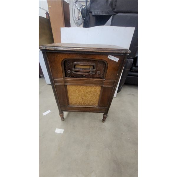Antique Victor Talking Machine Company Model 8-8 Lowboy Console Radio, circa 1928-1929