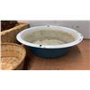 Image 6 : Assorted Kitchenware: Enamel Bucket, Aluminum Basin, 3 Wicker Baskets, and Rooster Dishes