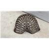 Image 3 : Antique Cast Iron Tractor Seat