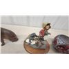 Image 2 : Ducks Unlimited Carved Wood Dog, Mosaic Bowls and Glass Trays