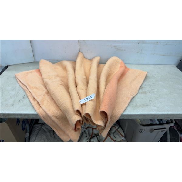 Eaton's of Canada Trapper Point All-Wool Blanket, Peach with Darker Peach End Stripes