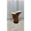Image 4 : Square Teapot, Iridescent Fluted Vase, Leaf Shaped Bowls