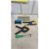Image 7 : 12-Piece Spring Clamp Set, Sandpaper, Sanding Discs, Jigsaw Blades, Trowel