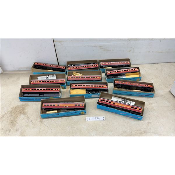 11 Athearn HO Scale Southern Pacific Daylight Streamlined Coach Model Train Cars
