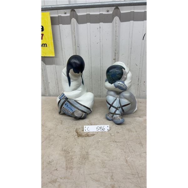 Pair of Llardo Gres Inuit figurines