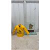 Image 9 : Sports Lot: Banners, Beer Glasses, Towels, Mug, Max Poulin Bobblehead