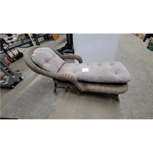 Vintage Wicker Chaise Lounge with Tufted Floral Cushion