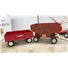 Image 3 : Vintage Farm Toys: International Wagon, Grain Wagon, Spreader, Oiler