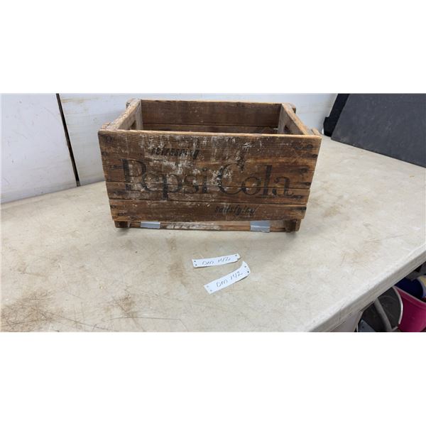 Vintage Pepsi-Cola "Refreshing Satisfying" Wooden Bottle Crate, circa 1940s-1950s