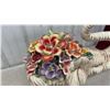 Image 5 : Capodimonte Style Ceramic Elephant Figurine with Porcelain Floral Bouquet and Gold Accents