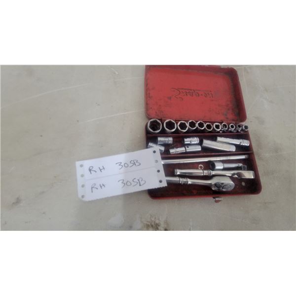 Snap-on F-305B 1/4” Drive Socket Wrench Set with Ratchets, Extensions, and Sockets in Metal Case