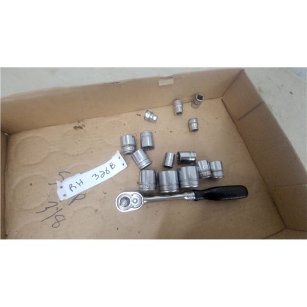 Snap-on F742 3/8” Drive Ratchet with 13 Assorted 3/8” Drive Sockets