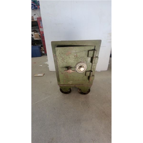 Antique Canadian Detroit Safe Company Olive Green Combination Safe