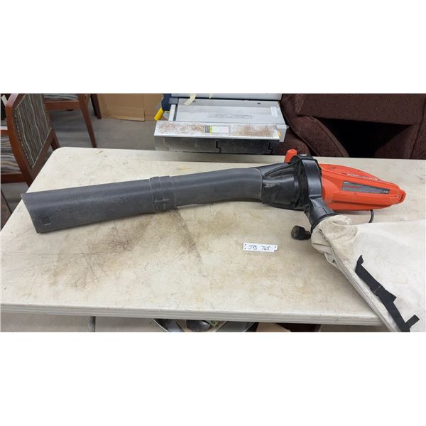 Black and Decker BV2500-CA Type 8 Electric Leaf Blower/Vacuum Combo with Collection Bag