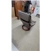 Image 4 : Ekornes Stressless Mayfair Leather Recliner Chair and Ottoman with Wooden Ring Base