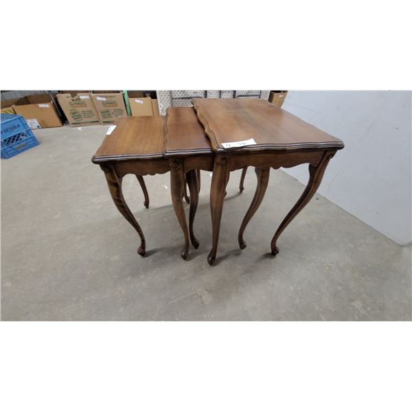 Set of 3 Vintage Wood Nesting Tables With Cabriole Legs and Scalloped Edges biggest one 24”×22”×15”