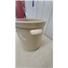 Image 4 : Medalta Potteries Ltd. 5 Imperial Gallon Stoneware Crock with Handles