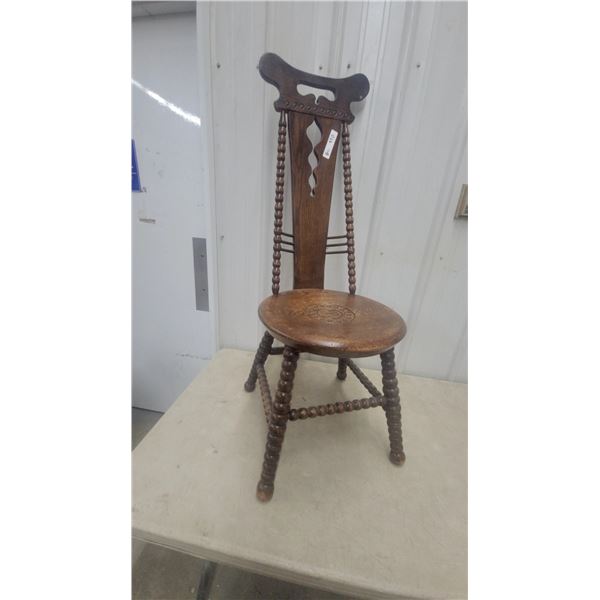 Antique Victorian Aesthetic Movement Bobbin-Turned Oak Spinning Chair With Carved Round Seat