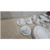 Image 5 : Johnson Snow White 34-Place Dinnerware Set: Plates, Cups, and Saucers