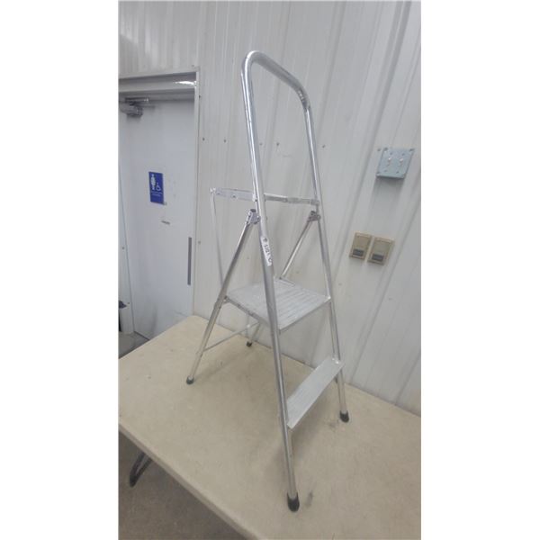 Two-Step Folding Aluminum Step Ladder With Tall U-Shaped Handrail and Ribbed Steps